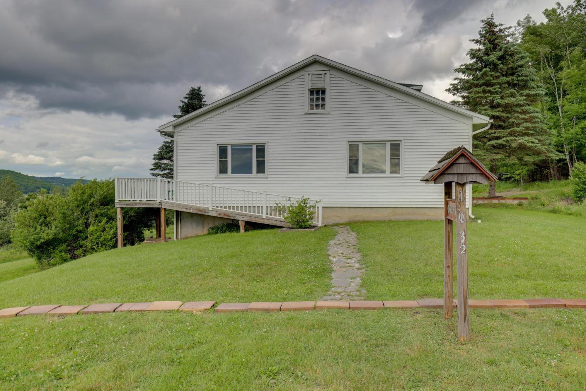 Lawrenceville Apartment With Deck Near Gaming Lands! Zewnętrze zdjęcie