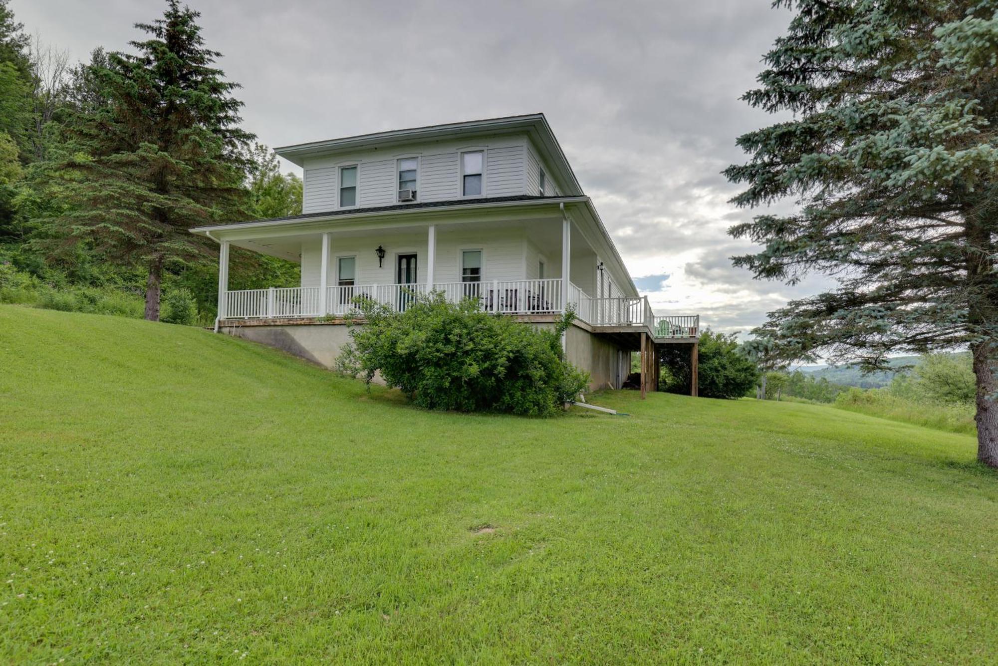 Lawrenceville Apartment With Deck Near Gaming Lands! Zewnętrze zdjęcie